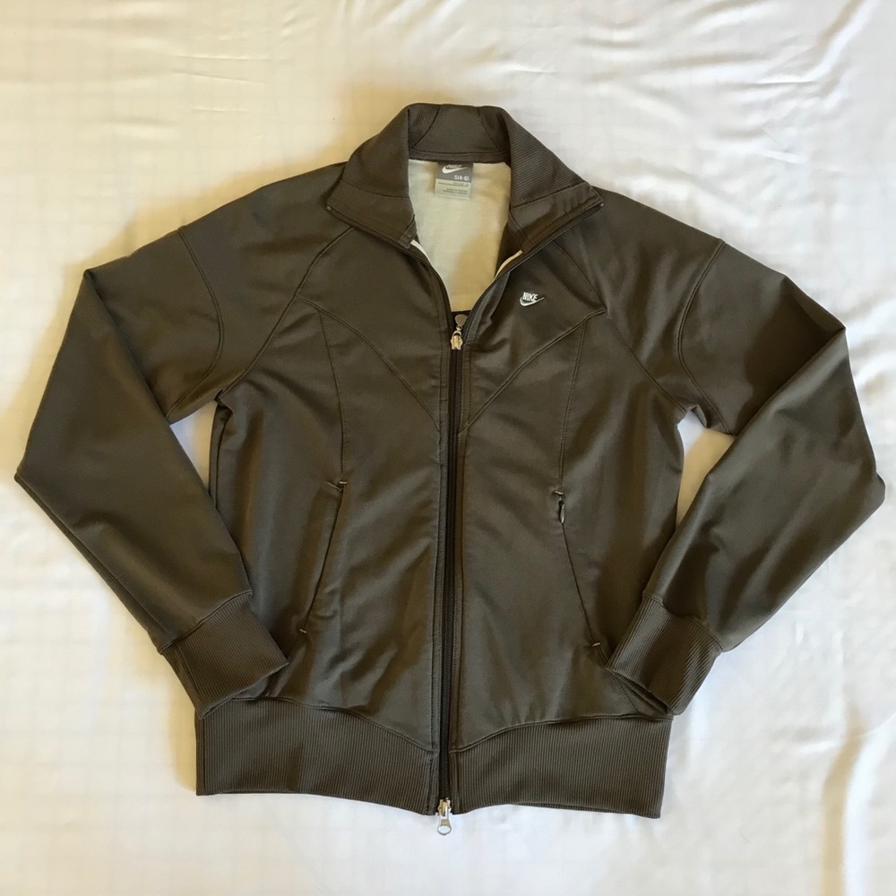 Nike Jacket - Picture 2 of 10